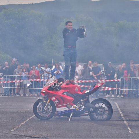 EXHIBICION_MOTO_DUCATI_STUNT_TEAM_EMILIO_ZAMORA_ABADIÑO_MATINEA_MOTOR_SHOW_2023_45