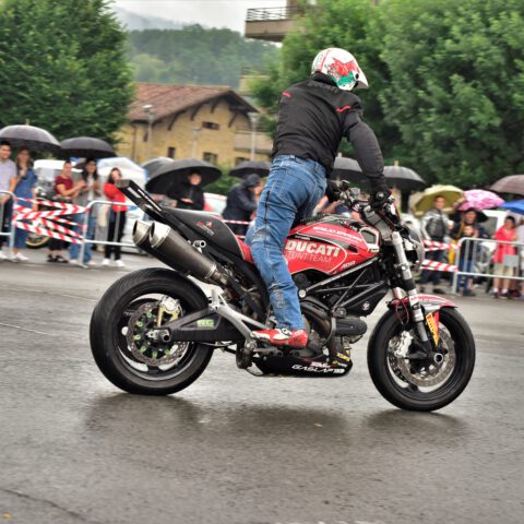 EXHIBICION_MOTO_DUCATI_STUNT_TEAM_EMILIO_ZAMORA_ABADIÑO_MATINEA_MOTOR_SHOW_2023_7