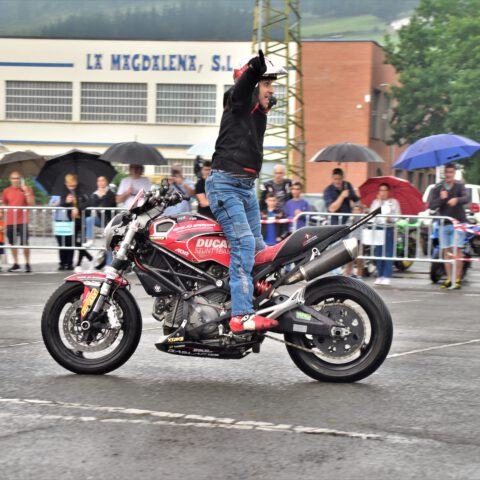 EXHIBICION_MOTO_DUCATI_STUNT_TEAM_EMILIO_ZAMORA_ABADIÑO_MATINEA_MOTOR_SHOW_2023_8