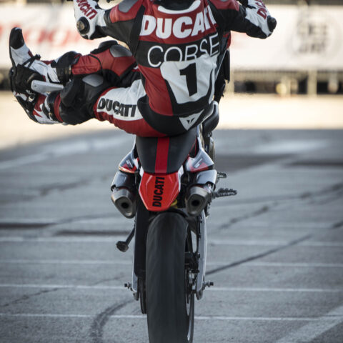 EICMA2023_MOTOCICLISMO_FERIA_MOTOR_DUCATISTUNTTEAM_EMILIOZAMORA_EXHIBICION_1