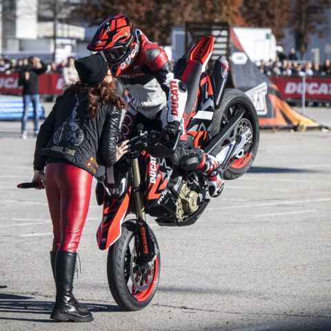 EICMA2023_MOTOCICLISMO_FERIA_MOTOR_DUCATISTUNTTEAM_EMILIOZAMORA_EXHIBICION_177