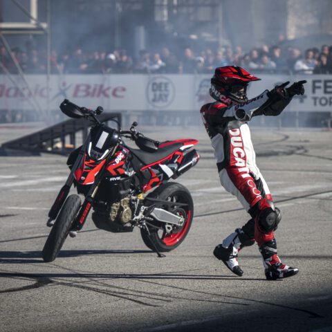 EICMA2023_MOTOCICLISMO_FERIA_MOTOR_DUCATISTUNTTEAM_EMILIOZAMORA_EXHIBICION_223