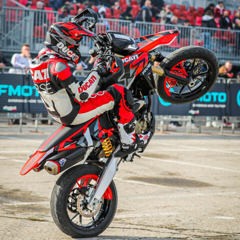 EICMA2023_MOTOCICLISMO_FERIA_MOTOR_DUCATISTUNTTEAM_EMILIOZAMORA_EXHIBICION_DUCATI1