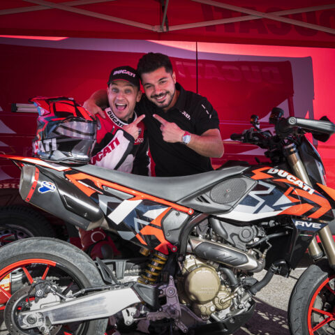 EICMA2023_MOTOCICLISMO_FERIA_MOTOR_DUCATISTUNTTEAM_EMILIOZAMORA_EXHIBICION_DUCATI1