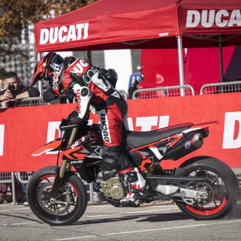 EICMA2023_MOTOCICLISMO_FERIA_MOTOR_DUCATISTUNTTEAM_EMILIOZAMORA_EXHIBICION_DUCATI12