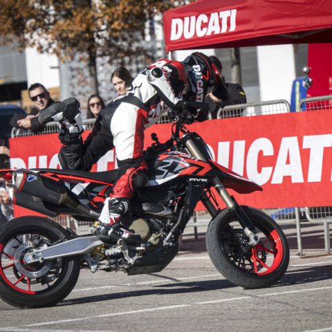 EICMA2023_MOTOCICLISMO_FERIA_MOTOR_DUCATISTUNTTEAM_EMILIOZAMORA_EXHIBICION_DUCATI13