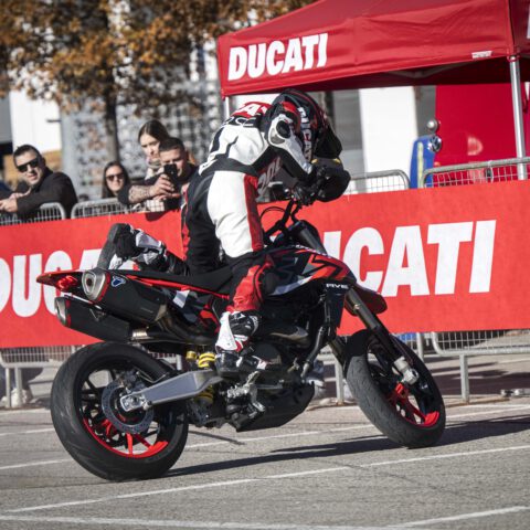 EICMA2023_MOTOCICLISMO_FERIA_MOTOR_DUCATISTUNTTEAM_EMILIOZAMORA_EXHIBICION_DUCATI14