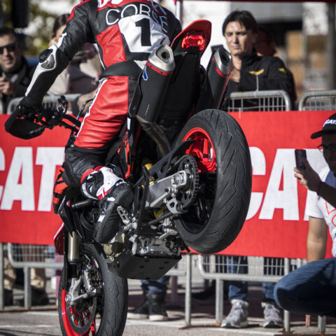 EICMA2023_MOTOCICLISMO_FERIA_MOTOR_DUCATISTUNTTEAM_EMILIOZAMORA_EXHIBICION_DUCATI15