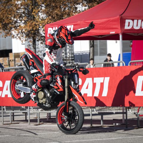 EICMA2023_MOTOCICLISMO_FERIA_MOTOR_DUCATISTUNTTEAM_EMILIOZAMORA_EXHIBICION_DUCATI16