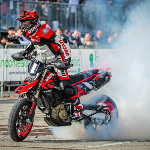 EICMA2023_MOTOCICLISMO_FERIA_MOTOR_DUCATISTUNTTEAM_EMILIOZAMORA_EXHIBICION_DUCATI17