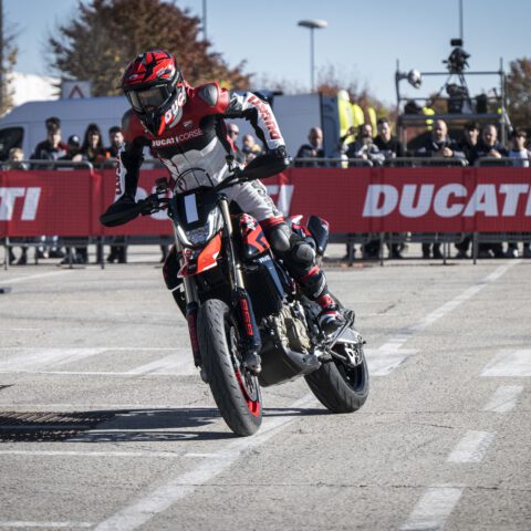 EICMA2023_MOTOCICLISMO_FERIA_MOTOR_DUCATISTUNTTEAM_EMILIOZAMORA_EXHIBICION_DUCATI22