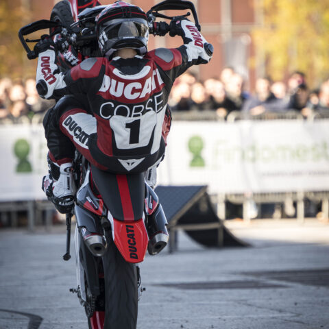 EICMA2023_MOTOCICLISMO_FERIA_MOTOR_DUCATISTUNTTEAM_EMILIOZAMORA_EXHIBICION_DUCATI24