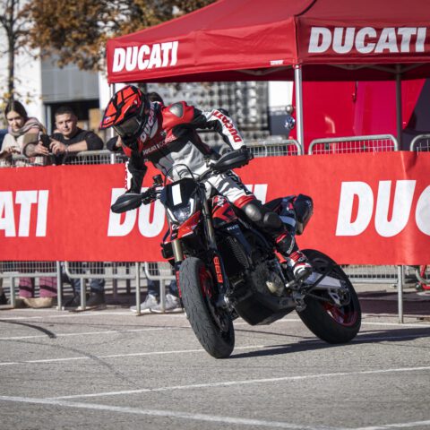 EICMA2023_MOTOCICLISMO_FERIA_MOTOR_DUCATISTUNTTEAM_EMILIOZAMORA_EXHIBICION_DUCATI4