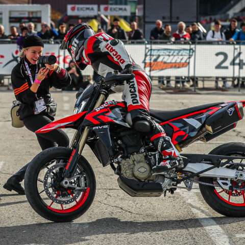 EICMA2023_MOTOCICLISMO_FERIA_MOTOR_DUCATISTUNTTEAM_EMILIOZAMORA_EXHIBICION_DUCATI4