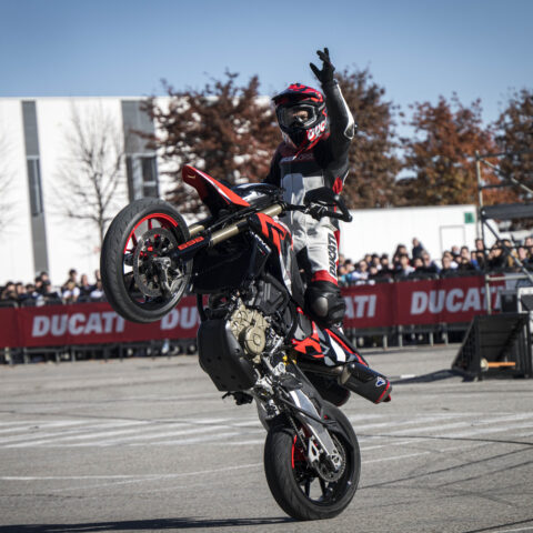 EICMA2023_MOTOCICLISMO_FERIA_MOTOR_DUCATISTUNTTEAM_EMILIOZAMORA_EXHIBICION_DUCATI41