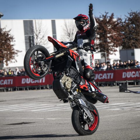 EICMA2023_MOTOCICLISMO_FERIA_MOTOR_DUCATISTUNTTEAM_EMILIOZAMORA_EXHIBICION_DUCATI43