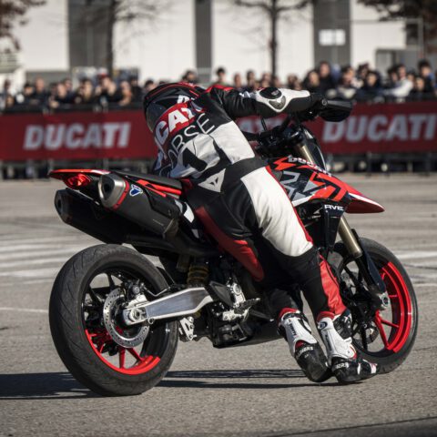 EICMA2023_MOTOCICLISMO_FERIA_MOTOR_DUCATISTUNTTEAM_EMILIOZAMORA_EXHIBICION_DUCATI45