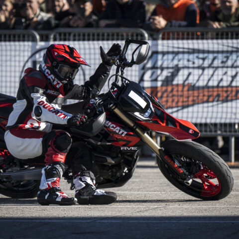 EICMA2023_MOTOCICLISMO_FERIA_MOTOR_DUCATISTUNTTEAM_EMILIOZAMORA_EXHIBICION_DUCATI48