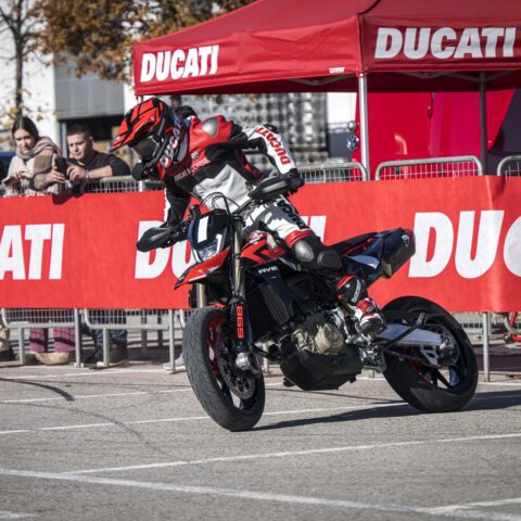 EICMA2023_MOTOCICLISMO_FERIA_MOTOR_DUCATISTUNTTEAM_EMILIOZAMORA_EXHIBICION_DUCATI5