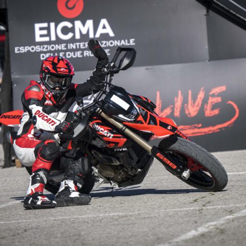 EICMA2023_MOTOCICLISMO_FERIA_MOTOR_DUCATISTUNTTEAM_EMILIOZAMORA_EXHIBICION_DUCATI55