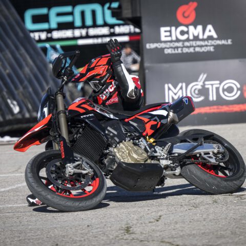 EICMA2023_MOTOCICLISMO_FERIA_MOTOR_DUCATISTUNTTEAM_EMILIOZAMORA_EXHIBICION_DUCATI68