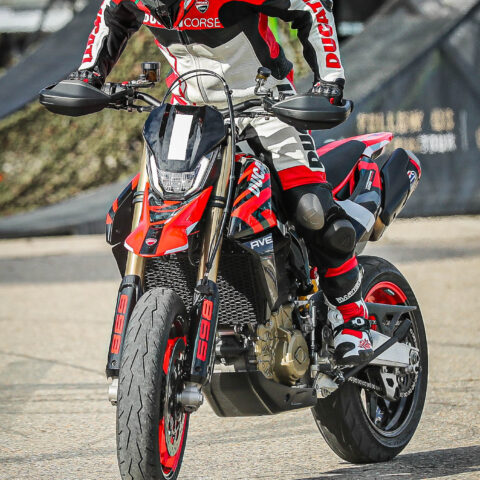 EICMA2023_MOTOCICLISMO_FERIA_MOTOR_DUCATISTUNTTEAM_EMILIOZAMORA_EXHIBICION_DUCATI7