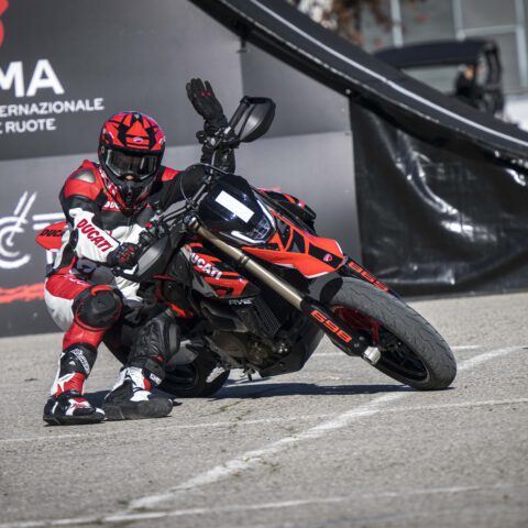 EICMA2023_MOTOCICLISMO_FERIA_MOTOR_DUCATISTUNTTEAM_EMILIOZAMORA_EXHIBICION_DUCATI77