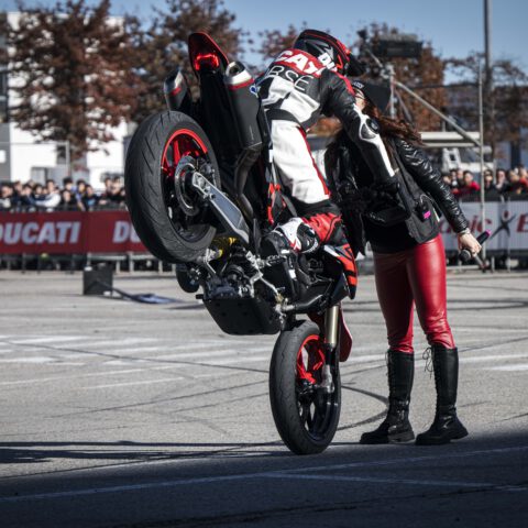 EICMA2023_MOTOCICLISMO_FERIA_MOTOR_DUCATISTUNTTEAM_EMILIOZAMORA_EXHIBICION_DUCATI84