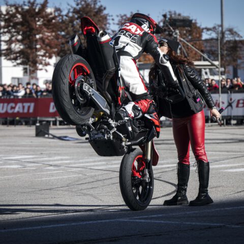 EICMA2023_MOTOCICLISMO_FERIA_MOTOR_DUCATISTUNTTEAM_EMILIOZAMORA_EXHIBICION_DUCATI85