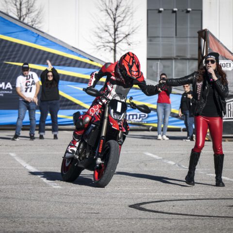 EICMA2023_MOTOCICLISMO_FERIA_MOTOR_DUCATISTUNTTEAM_EMILIOZAMORA_EXHIBICION_DUCATI87