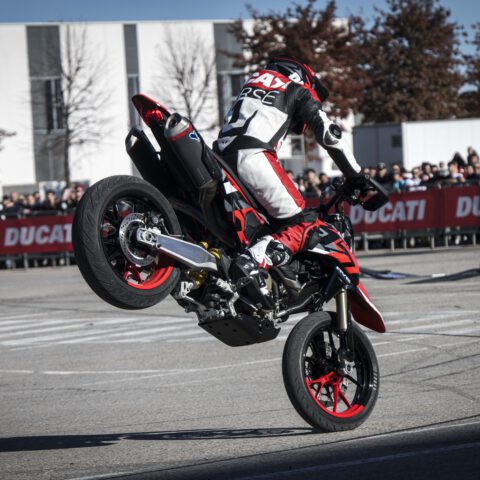 EICMA2023_MOTOCICLISMO_FERIA_MOTOR_DUCATISTUNTTEAM_EMILIOZAMORA_EXHIBICION_DUCATI88