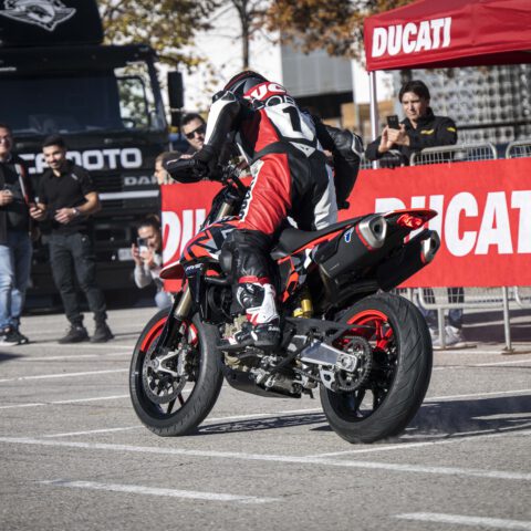 EICMA2023_MOTOCICLISMO_FERIA_MOTOR_DUCATISTUNTTEAM_EMILIOZAMORA_EXHIBICION_DUCATI9