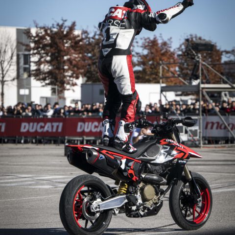 EICMA2023_MOTOCICLISMO_FERIA_MOTOR_DUCATISTUNTTEAM_EMILIOZAMORA_EXHIBICION_DUCATI96