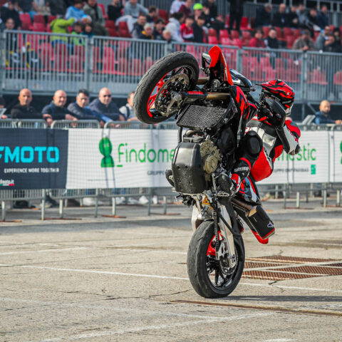 EICMA2023_MOTOCICLISMO_FERIA_MOTOR_DUCATISTUNTTEAM_EMILIOZAMORA_EXHIBICION_DUCATI_4