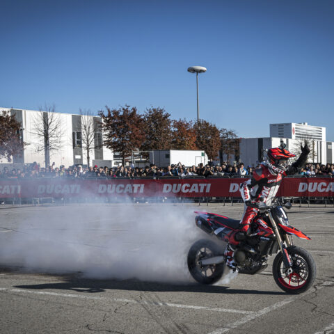 EICMA_2023_MOTOCICLISMO_FERIA_MOTOR_DUCATISTUNTTEAM_EMILIOZAMORA_EXHIBICIONES_DUCATIHYPERMOTARD20